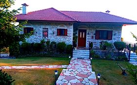Μπαλκόνι στη λίμνη Τριχωνίδα
